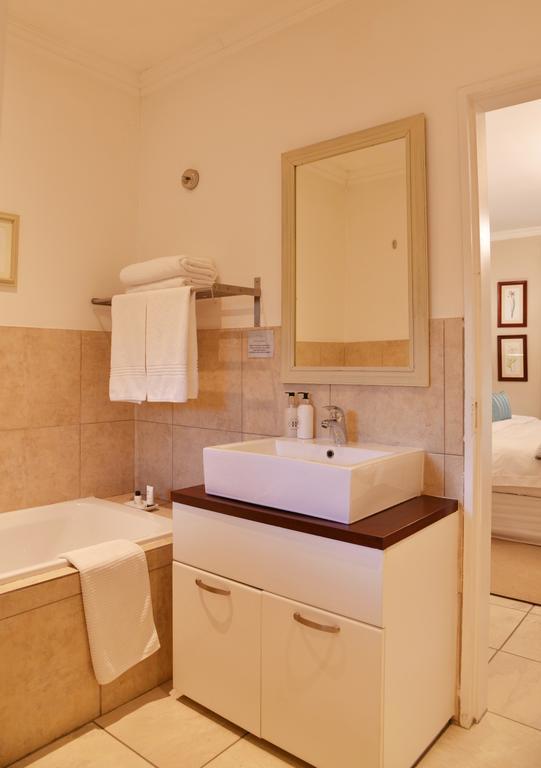 La Vieille Ferme Hotel Johannesburg Exterior photo