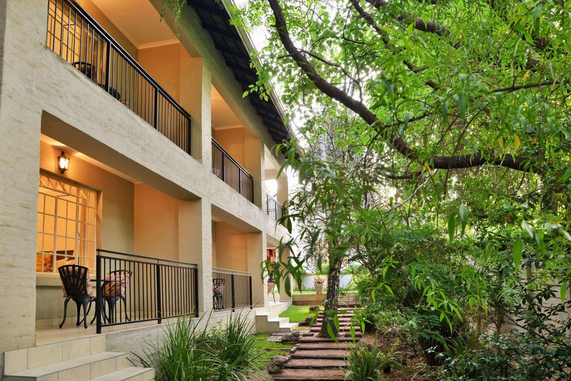 La Vieille Ferme Hotel Johannesburg Exterior photo